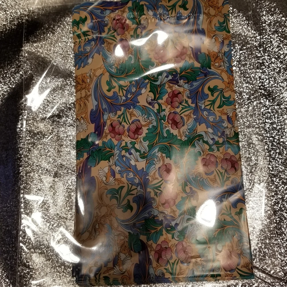 - Bundle Free: 8 Floral poly mailers